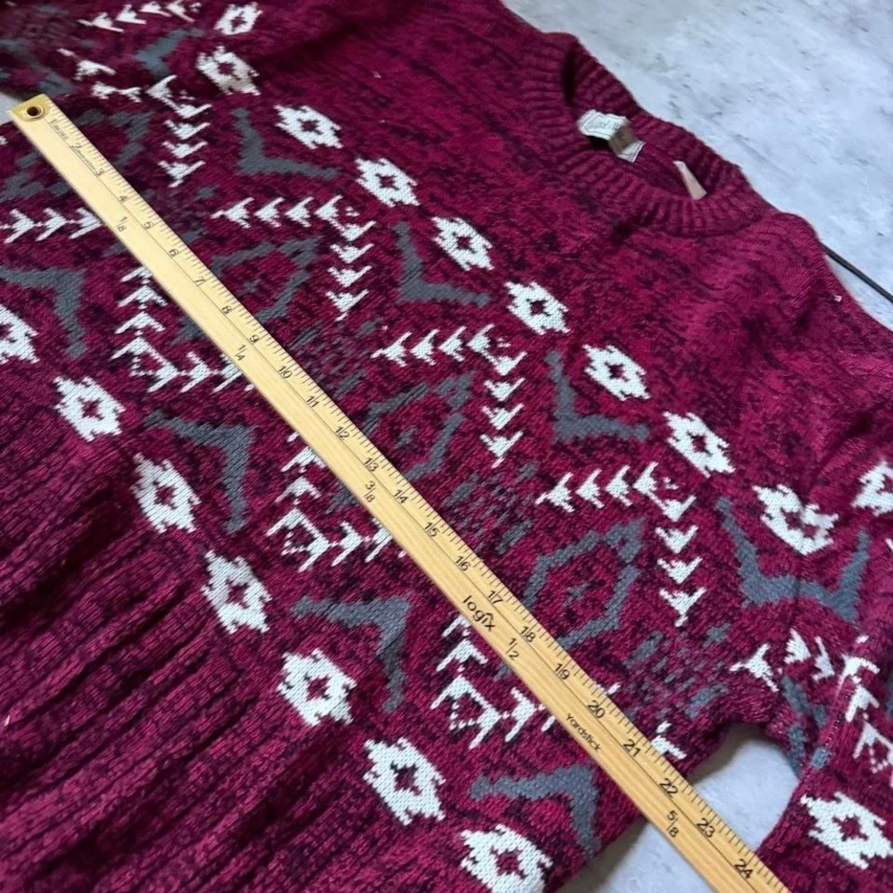 Vintage Bob Winter Acrylic Sweater with white and gray geometric pattern
